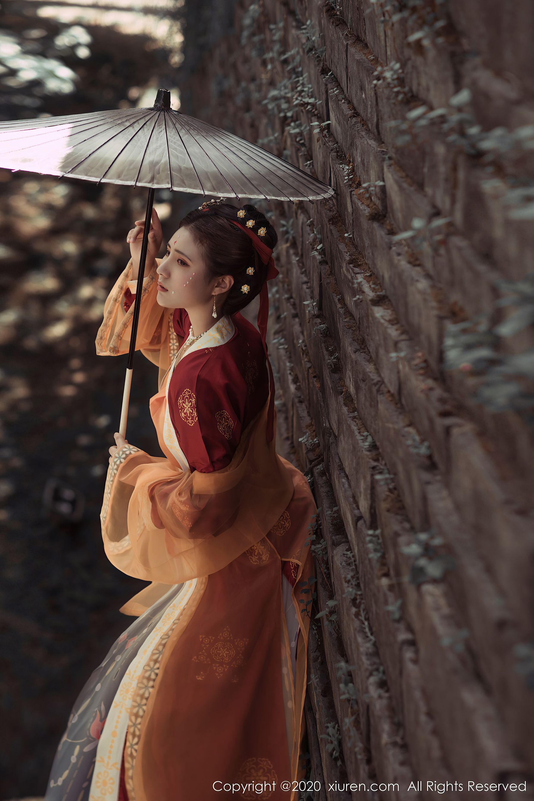 美模@久久Aimee云南旅拍第一弹，一个俏皮灵动生理发育过于超前的软妹，乳房浑圆腰身纤细，其中包括大理古城宋制汉服预告片，全身油压SAP水嫩皮肤和五星级酒店高级女仆深层次服务 - Cos糖心-Cos糖心