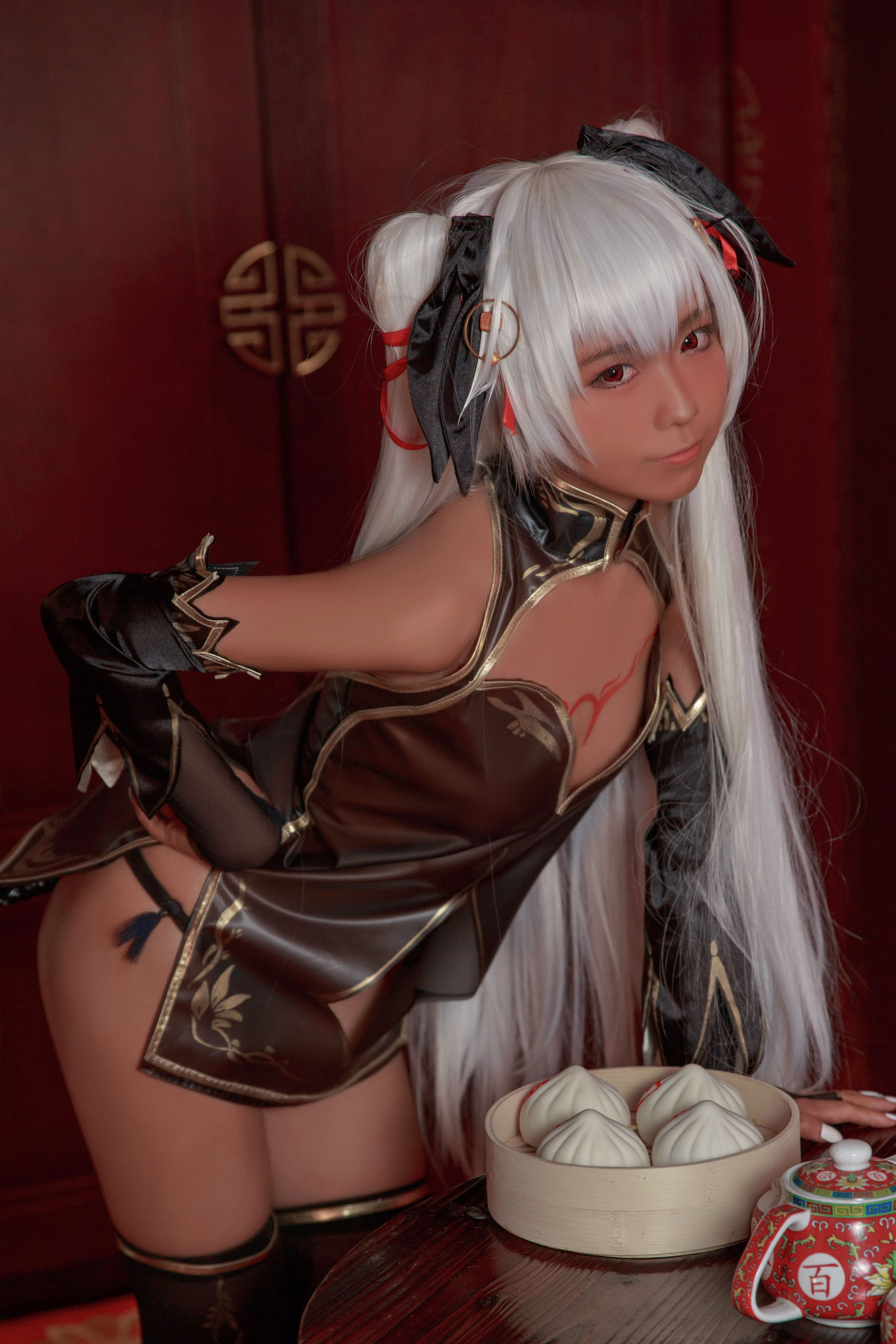 [网红COSER写真] 动漫博主G44不会受伤 - 褐色旗袍娘 套图 - Cos糖心-Cos糖心